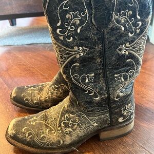 Circle G Olive Green and Tan Embroidered Boots